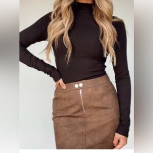 NWOT—faux leather skirt - size medium